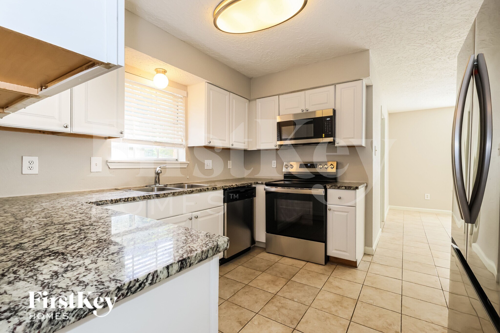 Building Photo - 24106 Creekview Dr