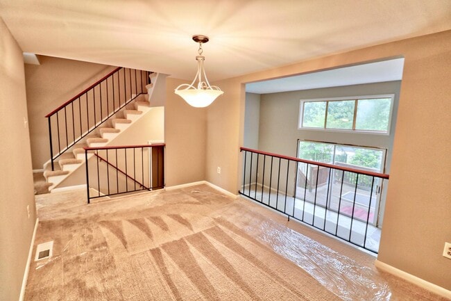 Building Photo - 449 Colonial Ridge Ln