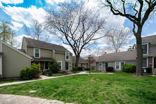 Building Photo - Stylish new Remodel in Four Colonies Townh...