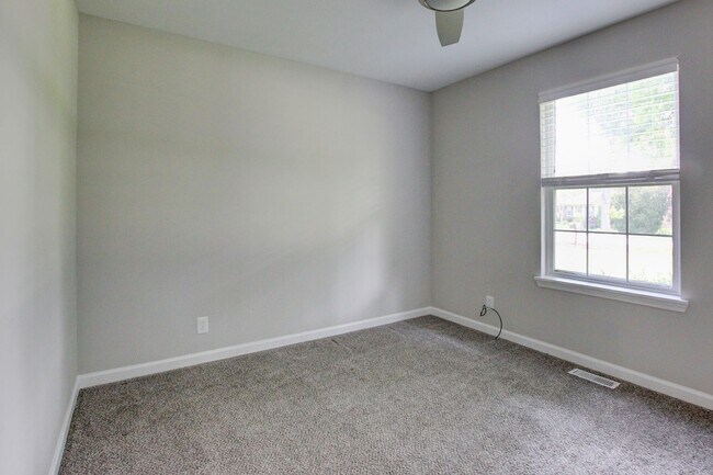 Building Photo - Updated 3bed 2 bath in St B with SEPARATE WORKSHOP around back.