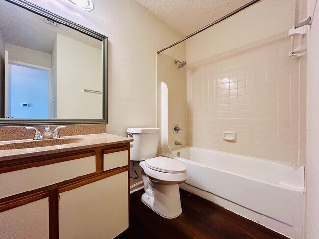 Building Photo - 8904 Schick-