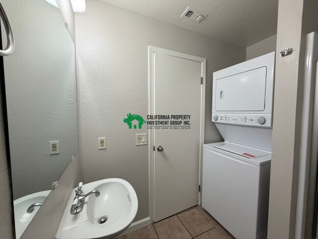 Building Photo - 1608 Hood Rd