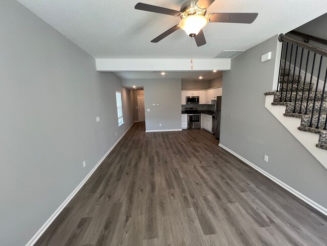 Building Photo - Beautiful 3/2.5 Duplex in Blue Springs!