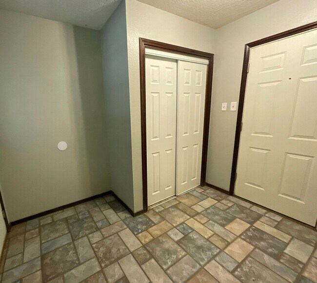 Building Photo - 2407 Arbor Cir