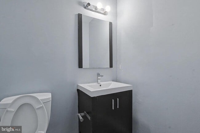 Building Photo - 1515 W Oxford St