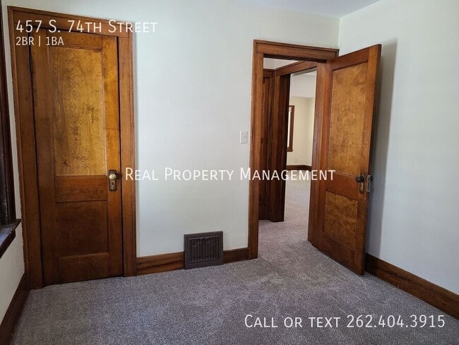 Building Photo - 457 S 74th St
