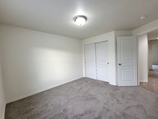 Building Photo - Spacious Rambler in West Richland