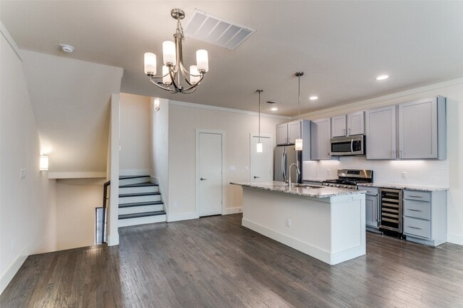 Building Photo - 4316 Hartford St