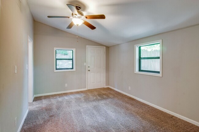 Building Photo - 625 Mercer Dr