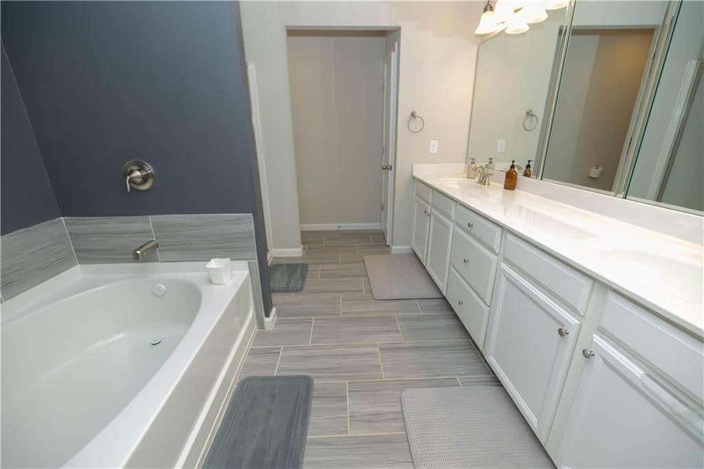 Building Photo - 7245 Heritage Oak Ct