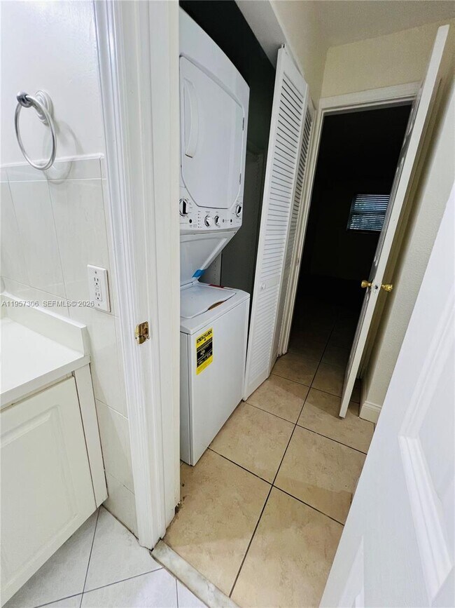 Building Photo - 2040 NW 89th Ave