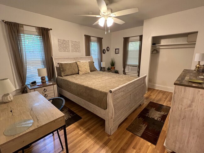 Building Photo - 1364 Teall Ave