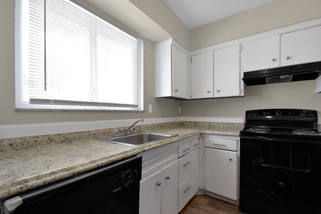 Building Photo - 2375 Belcher Dr