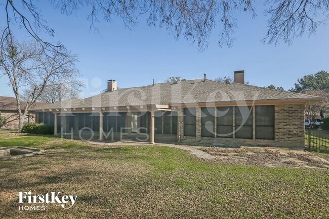 Building Photo - 1709 Plummer Dr