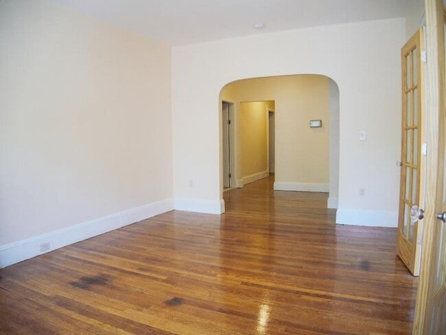 Building Photo - Spacious 2 Bed in Prime Coolidge Corner Lo...