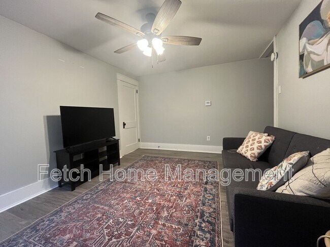 Building Photo - 834 W Main St