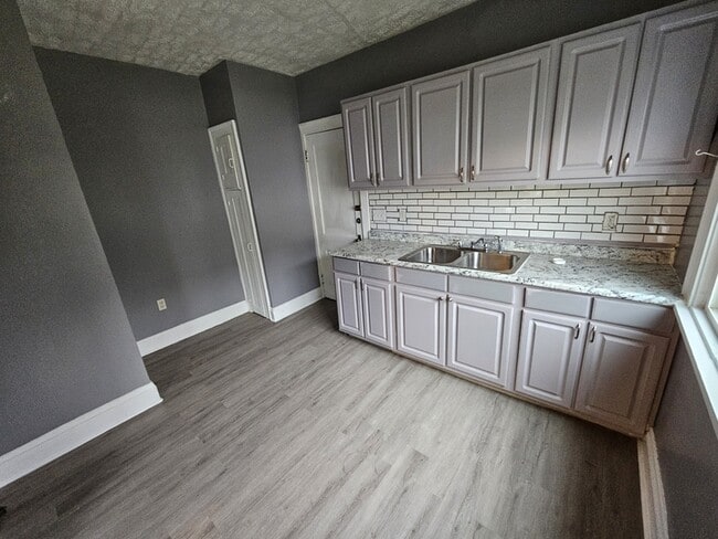 Building Photo - 15906 Corsica Ave