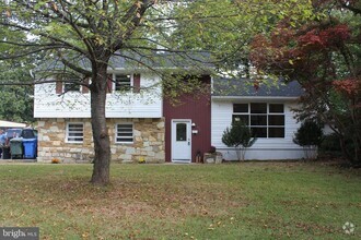 Building Photo - 936 N Main St