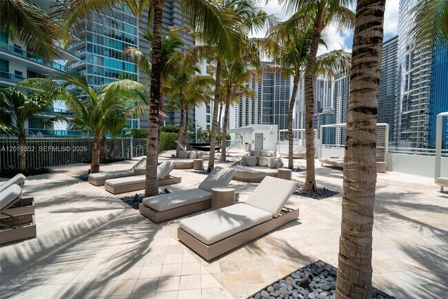 Building Photo - 900 Biscayne Blvd