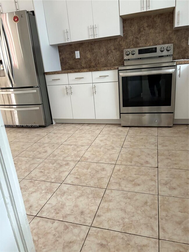 Building Photo - 280 NE 48th Terrace