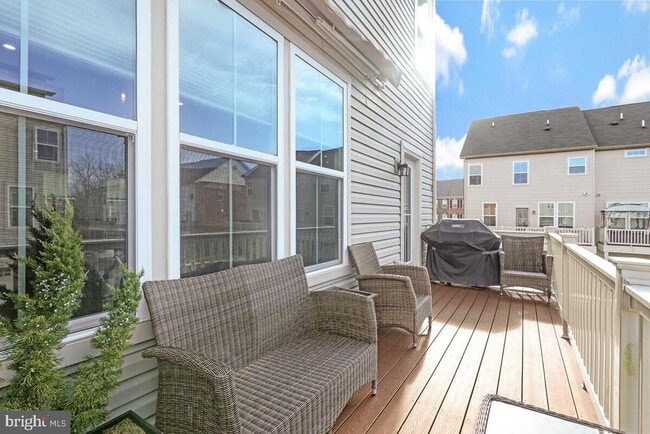 Building Photo - 3760 Charterhouse Alley