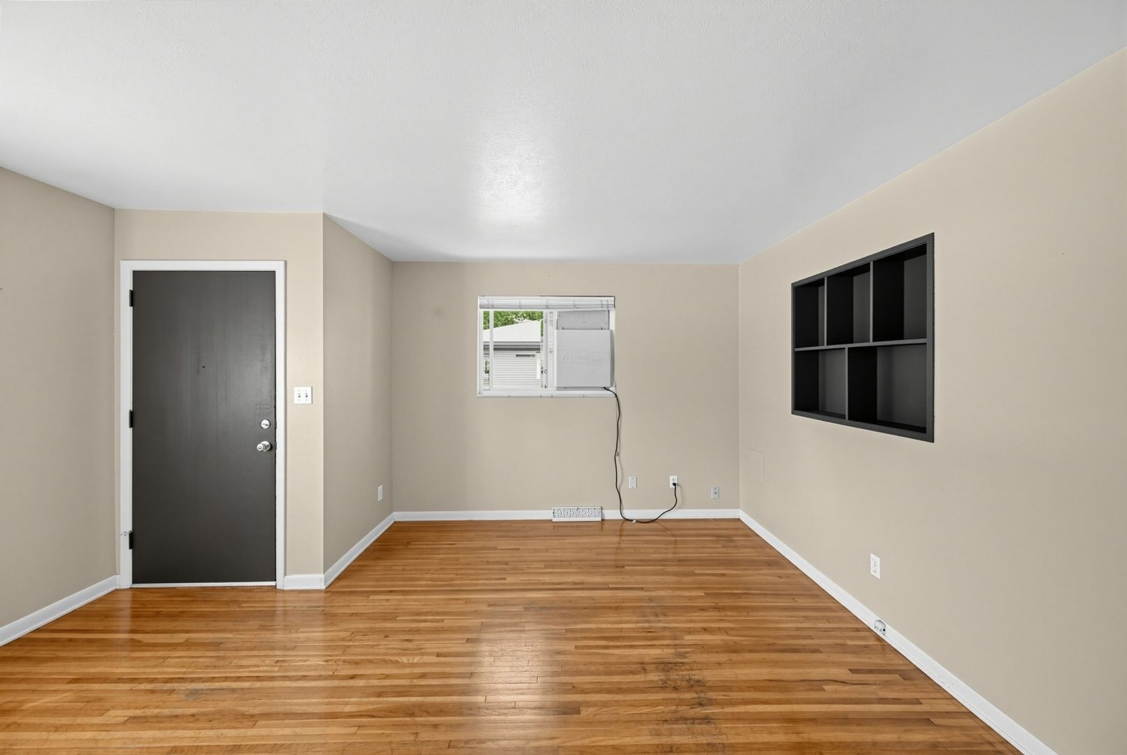 Building Photo - 1055 S Dale Ct