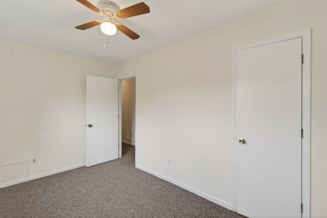 Building Photo - 195 Bentley Dr