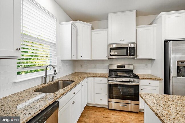 Building Photo - 1832 Boulder Dr