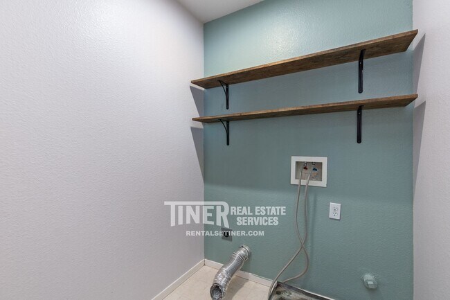 Building Photo - 1981 Amber Fields Way