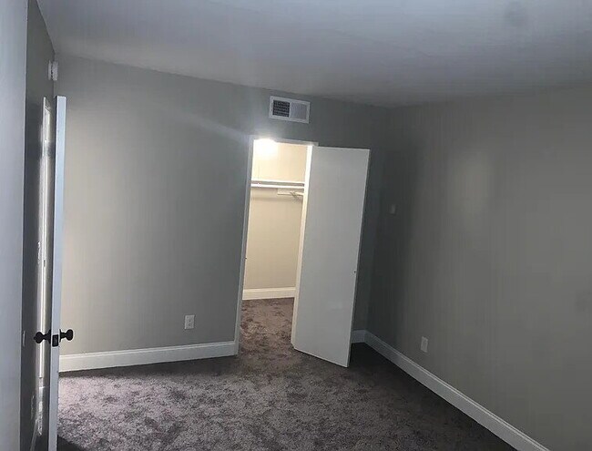 Building Photo - "Spacious 2-Bed, 2-Bath Gem in Northridge – Your Perfect 1074 Sq Ft Retreat!"