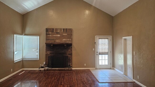 Building Photo - Space, Style, and Sunshine in Southlawn - 3 bed 1.5 bath home for rent