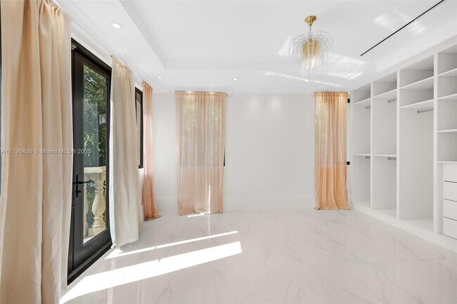Building Photo - 8112 Los Pinos Cir