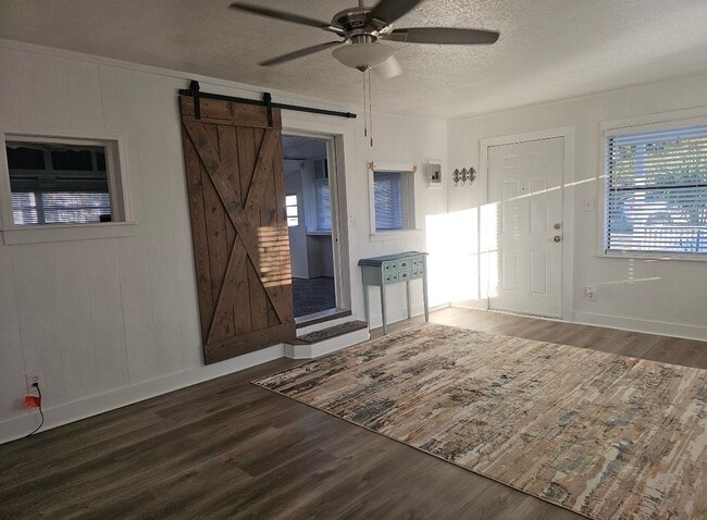 Building Photo - 115 Venado Pl