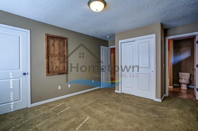 Building Photo - 3 Bedroom 2.5 Bathroom Custom Craftsman w/...