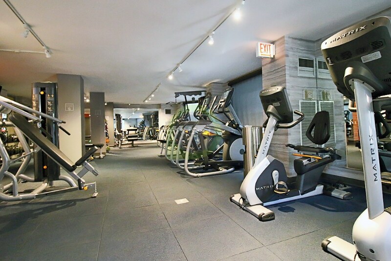 Building Photo - 1121 N Dearborn St