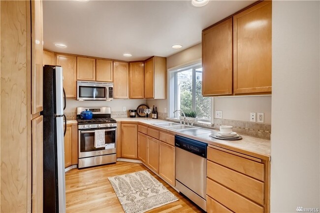 Building Photo - 4Bd/3.25Ba Seattle Townhouse