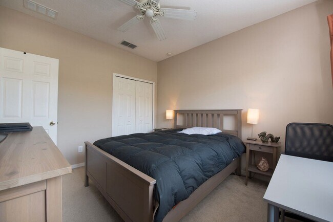 Building Photo - Large, Executive style 3/2.5 Lakefront/POOL Home in East Park of Lake Nona