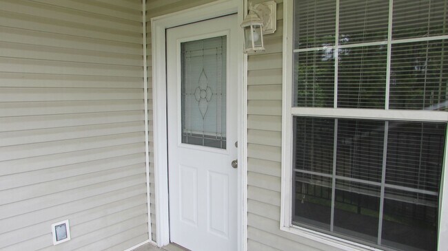Building Photo - 15135 Deer Creek Dr