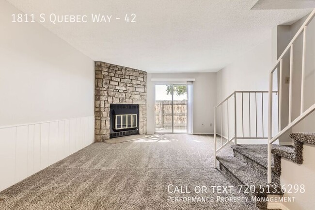 Building Photo - Freshly updated 2 Bed Townhome