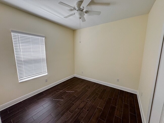 Building Photo - Nearly new 3 bedroom 2 bath home with an a...