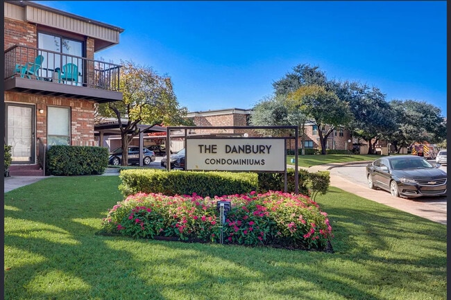 Building Photo - 6026 Birchbrook Dr