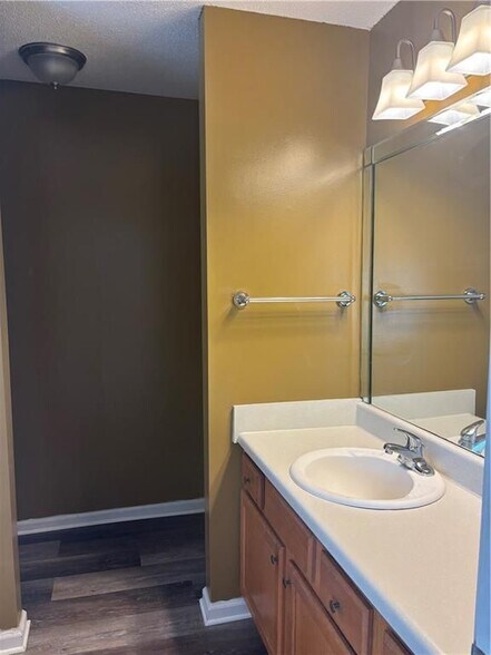 Building Photo - 664 Rosewood Cir