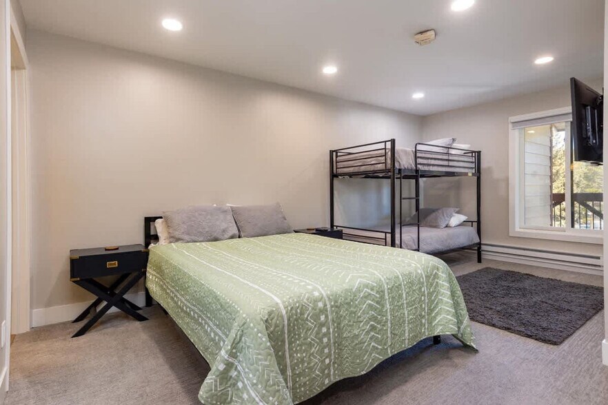 Building Photo - 815 Columbine Rd