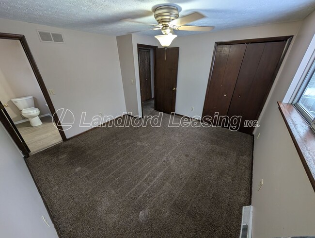 Building Photo - North Ridgeville Split Level with New Kitchen and Updates!