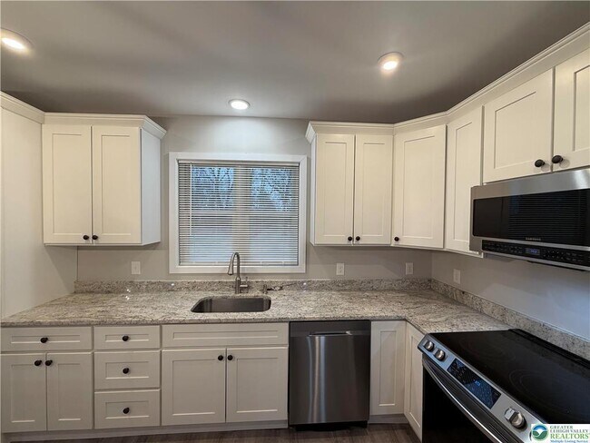 Building Photo - 7120 Suter Rd