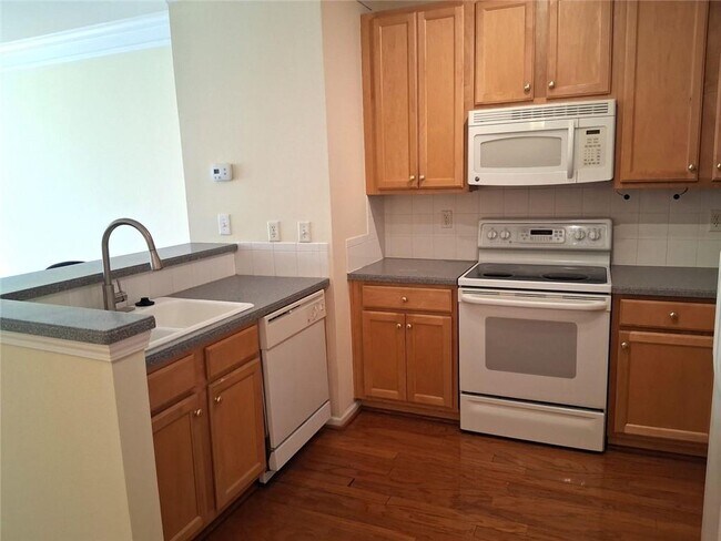 Building Photo - 375 Highland Ave NE