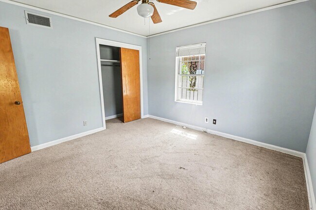Building Photo - 2822 Sumter Ave