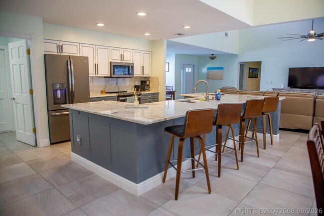Building Photo - 900 Cosmos Ct