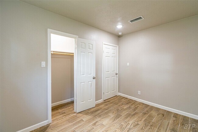 Building Photo - 3818 Blodgett St
