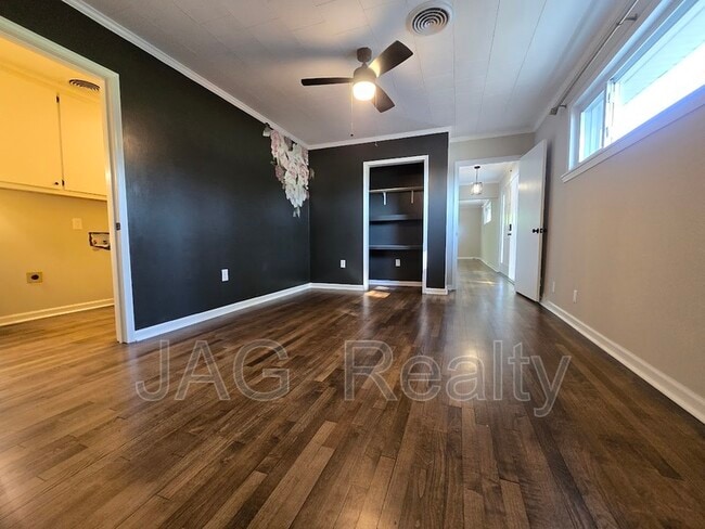 Building Photo - 328 W Liberty St